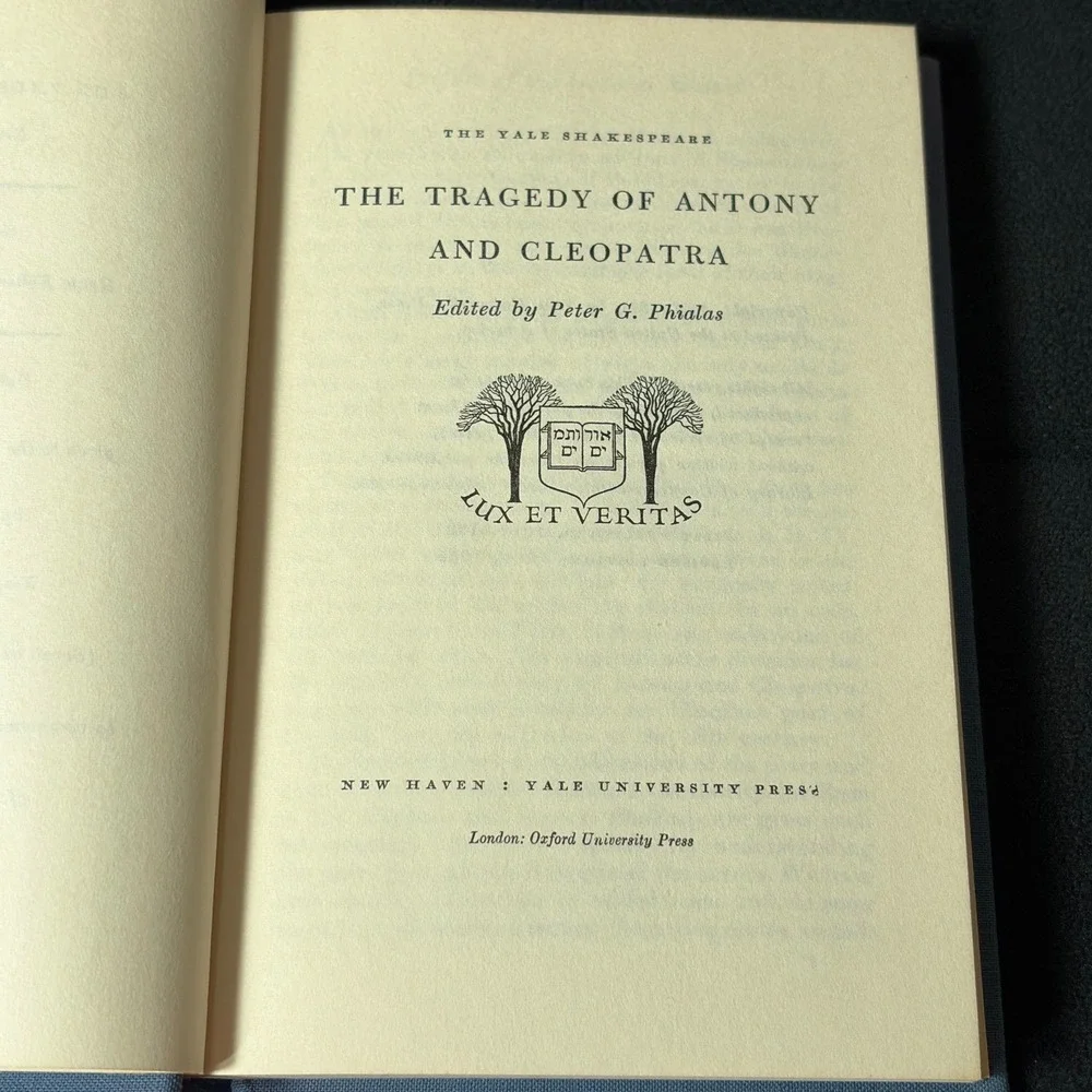 The Yale Shakespeare: The Tragedy of‎ Antony & Cleopatra - Phialas (HC, 1955)
